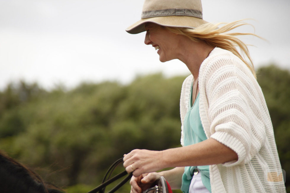 La protagonista de 'Cuéntame', Ana Duato, a caballo en 'Un país para comérselo'