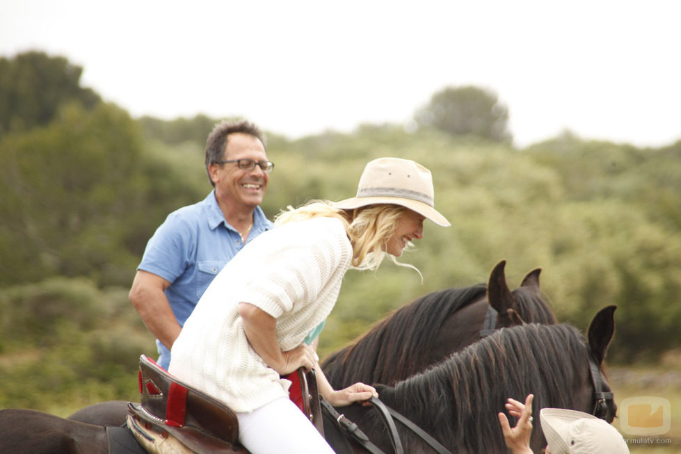 La actriz Ana Duato sobre un caballo en 'Un país para comérselo'