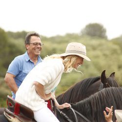 La actriz Ana Duato sobre un caballo en 'Un país para comérselo'