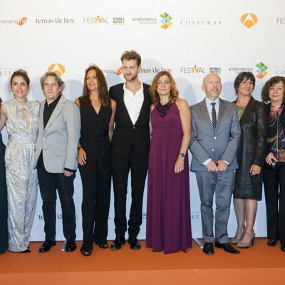 El equipo de 'El tiempo entre costuras' en el FesTVal de Vitoria 2013