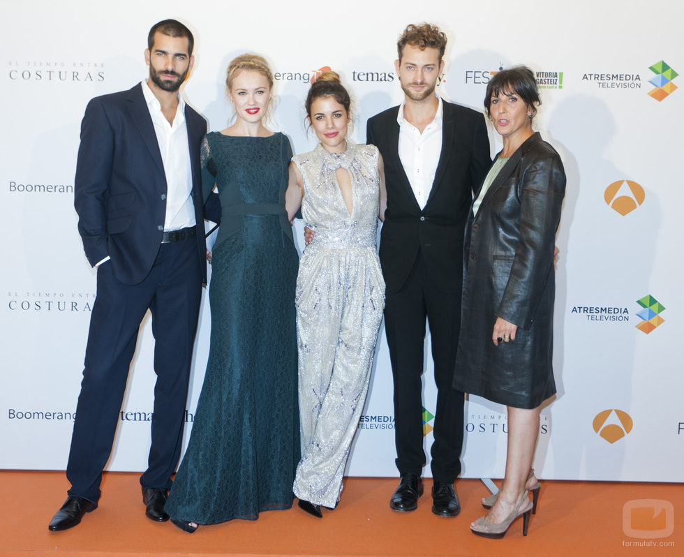 Los protagonistas de 'El tiempo entre costuras' en el FesTVal de Vitoria 2013