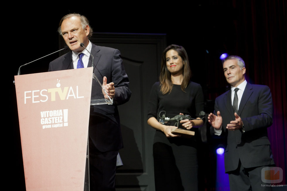 Pedro Piqueras recibe el premio del FesTVal 2013 a 'Informativos Telecinco'