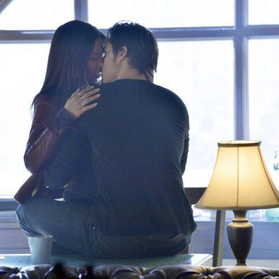 Los protagonsitas de 'Bella y Bestia' en el final de la primera temporada