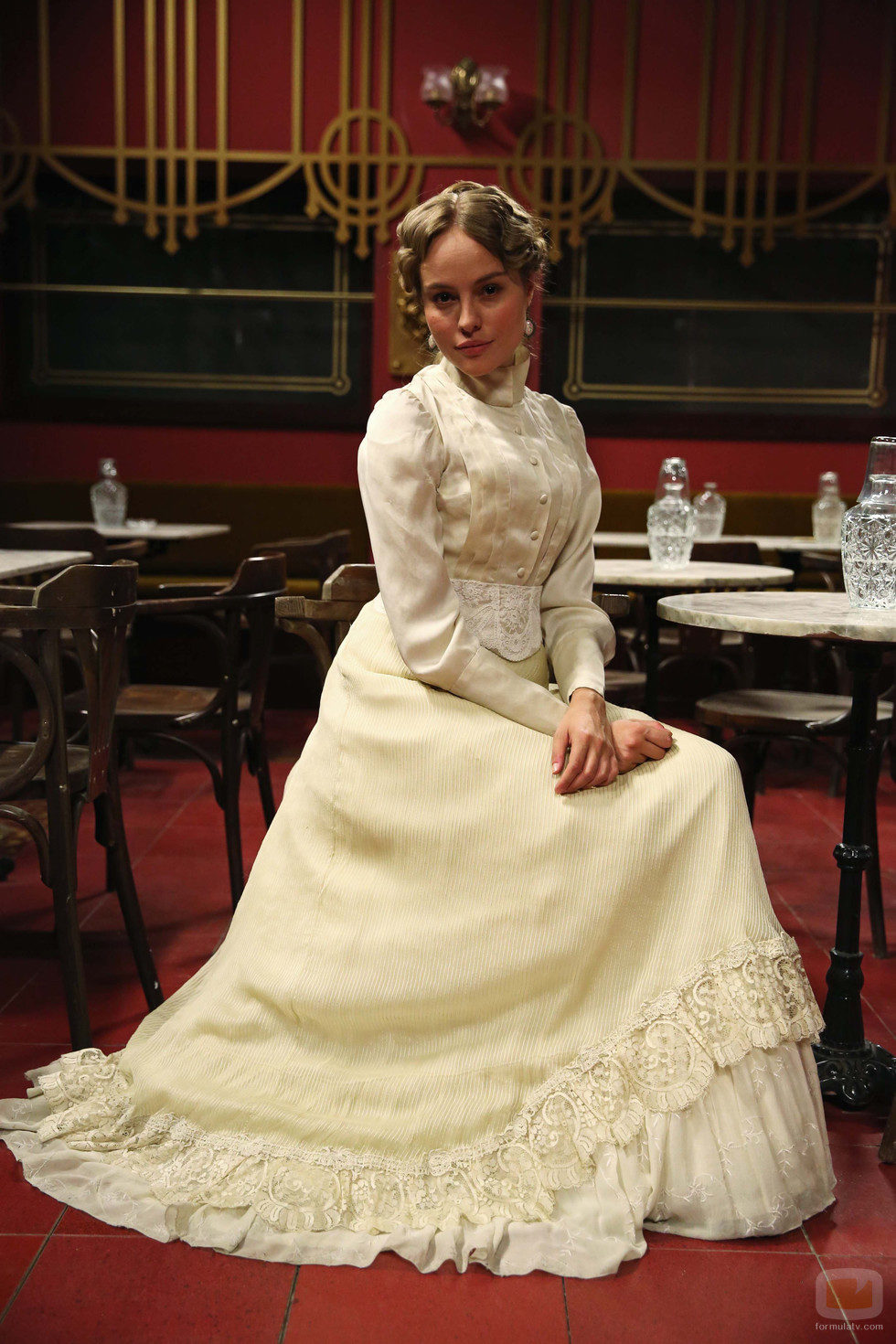 Esmeralda Moya es Clara Alvear en 'Víctor Ros'