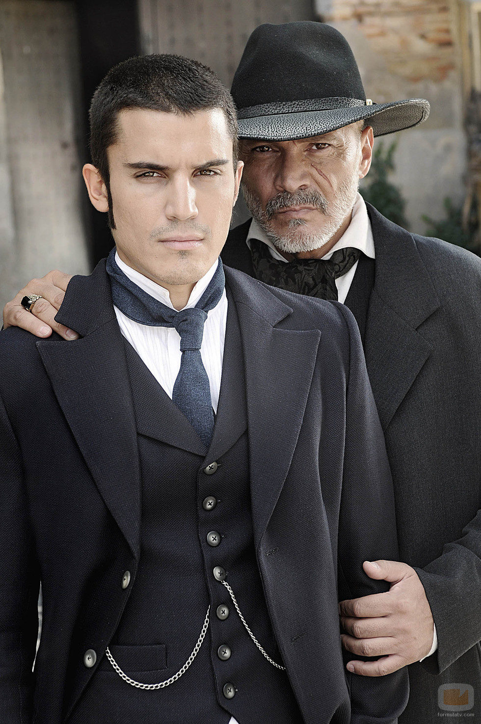 Álex González y Juan Fernández en 'Tierra de lobos'