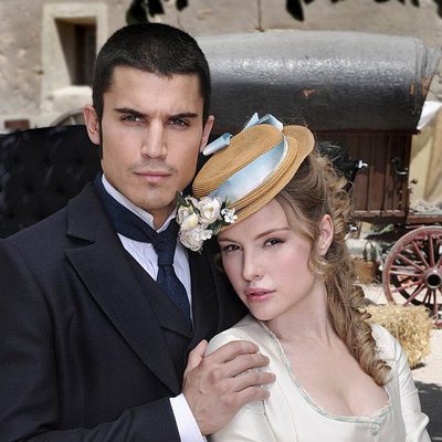 Álex González y Esmeralda Moya, hermanos en 'Tierra de lobos'