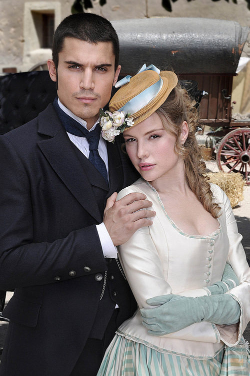 Álex González y Esmeralda Moya, hermanos en 'Tierra de lobos'