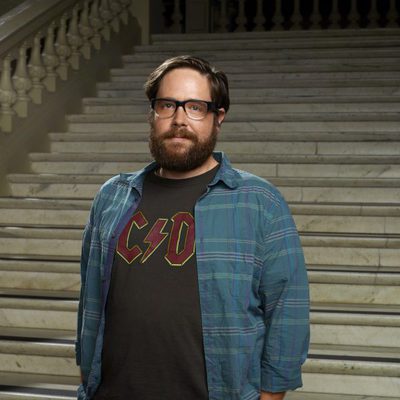Zak Orth es Aaron en 'Revolution'