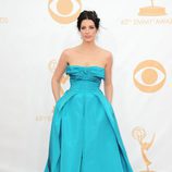 Jessica Paré en la alfombra roja de los Emmy 2013