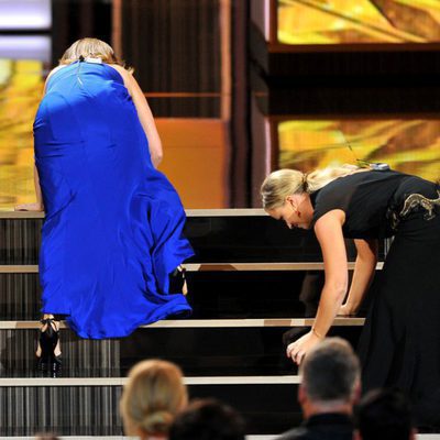 Tina Fey y Amy Poehler, por los suelos en los Emmy 2013