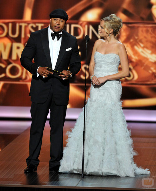 LL Cool J y Malin Akerman en los Emmy 2013
