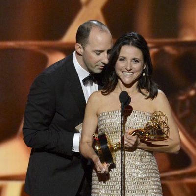Tony Hale "sopla" el discurso a Julia Louis-Dreyfus tras ganar el Emmy 2013
