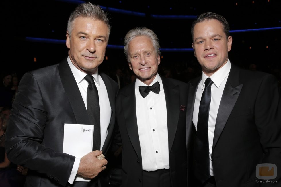Alec Baldwin, Michael Douglas y Matt Damon en los Emmy 2013