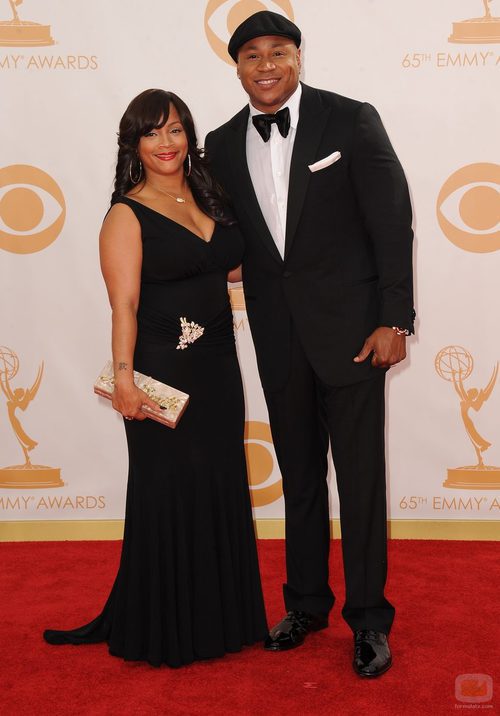 Simone Johnson y LL Cool J en la alfombra roja de los Emmy 2013
