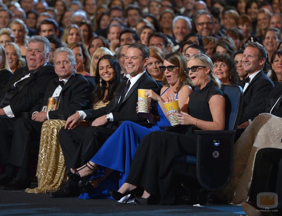 Tina Fey y Amy Poehler ven en 3D a Neil Patrick Harris en los Emmy 2013