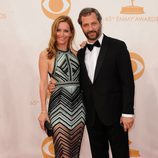 Leslie Mann y Judd Apatow en la alfombra roja de los Emmy 2013