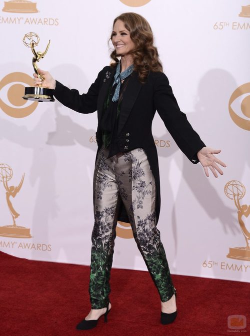 Melissa Leo posa con su Emmy 2013 a la Mejor actriz invitada