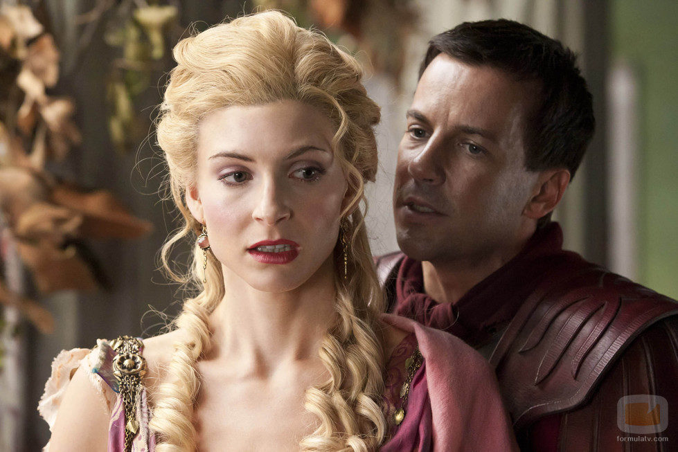 Craig Parker y Viva Bianca en 'Spartacus: La venganza'