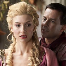 Craig Parker y Viva Bianca en 'Spartacus: La venganza'