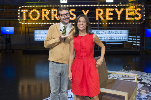 Joaquín Reyes junto a Mara Torres en el plató de 'Torres y Reyes'