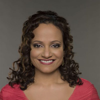 Judy Reyes como Zoila del Barrio