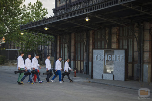 Varios concursantes de camino al plató de 'Top Chef'