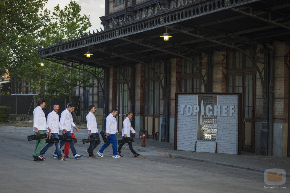 Varios concursantes de camino al plató de 'Top Chef'