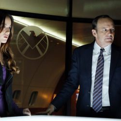 Skye y Phil Coulson en 'Marvel's Agents of S.H.I.E.L.D.'