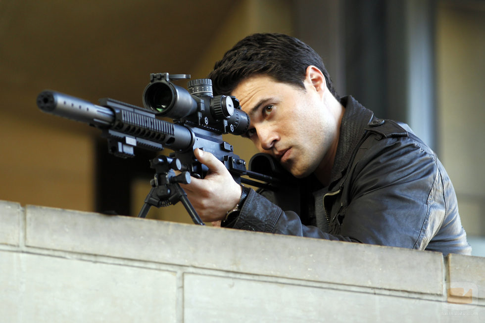 Brett Dalton como el agente Grant Ward