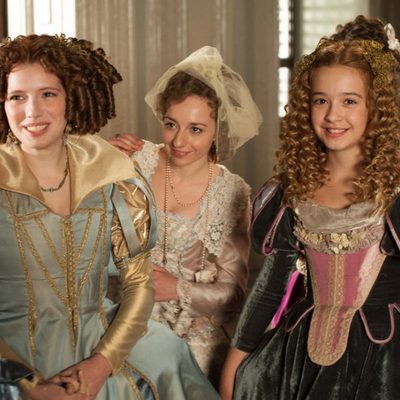 La infanta María Ana (Diana Gómez) y sus meninas en 'Alatriste'