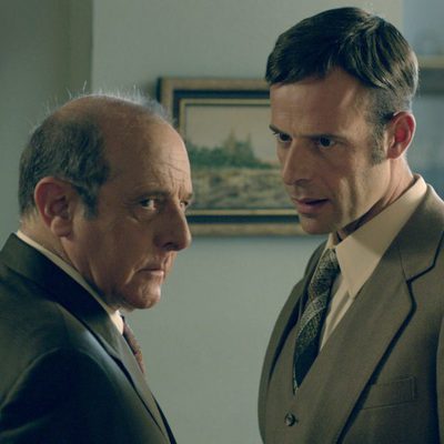 El doctor Mena y Ricardo en 'Niños robados'