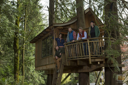 Peter Nelson y sus compañeros de 'Mi casa en un árbol'