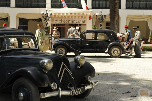 Escena de 'El tiempo entre costuras'