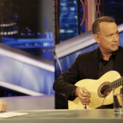 Tom Hanks toca la guitarra en 'El Hormiguero'