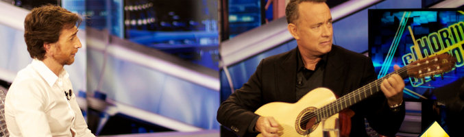 Tom Hanks toca la guitarra en 'El Hormiguero'