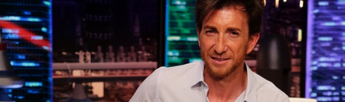 Pablo Motos en la mesa de 'El hormiguero'