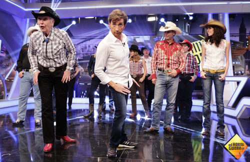 Pilar Rubio bailó junto a sus compañeros de academia en 'El hormiguero' 