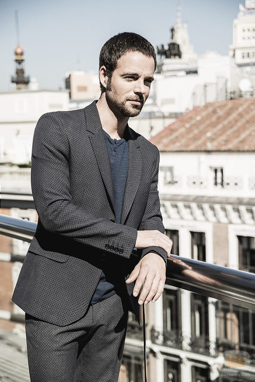 Carles Francino posando para VIM Magazine