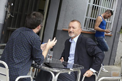 Jordi Évole entrevistando al escritor Arturo Pérez-Reverte