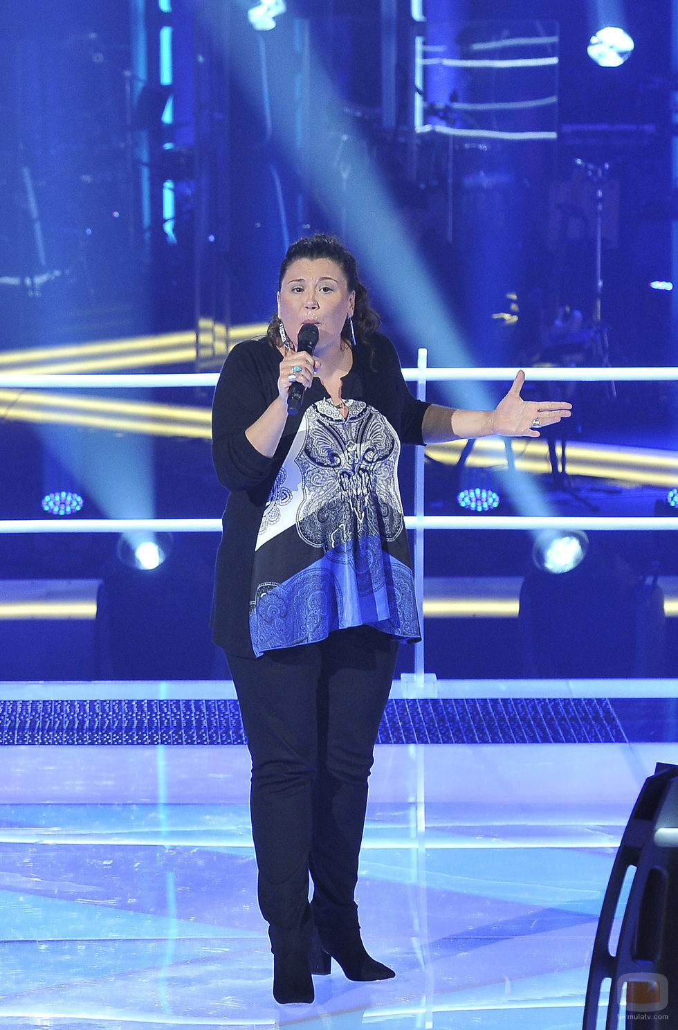 Estela Amaya canta en "Las batallas" de 'La voz'