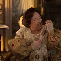 Kathy Bates es la despiada Madame LaLaurie en 'American Horror Story: Coven'