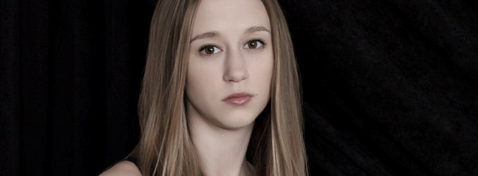 Taissa Farmiga es Zoe Benson en 'American Horror Story: Coven'