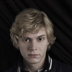 Evan Peters en la tercera temporada de 'American Horror Story'