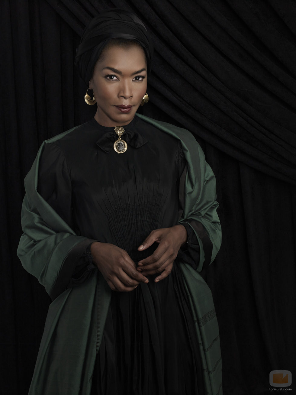 Angela Bassett es Marie Laveau en 'American Horror Story: Coven'