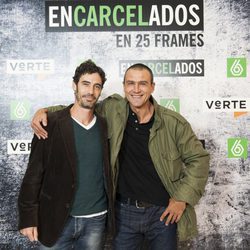 Jacobo García Guereta y Armando Rey en la exposición "'Encarcelados' en 25 frames"