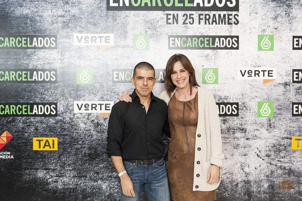 Manuel Marlasca y Mamen Mendizábal en la exposición "'Encarcelados' en 25 frames"