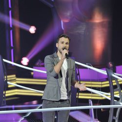 Gonzalo Alcaín canta en "Las batallas" de 'La voz' 