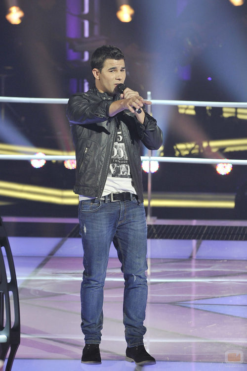 Jorge Moreno canta en "Las batallas" de 'La voz'