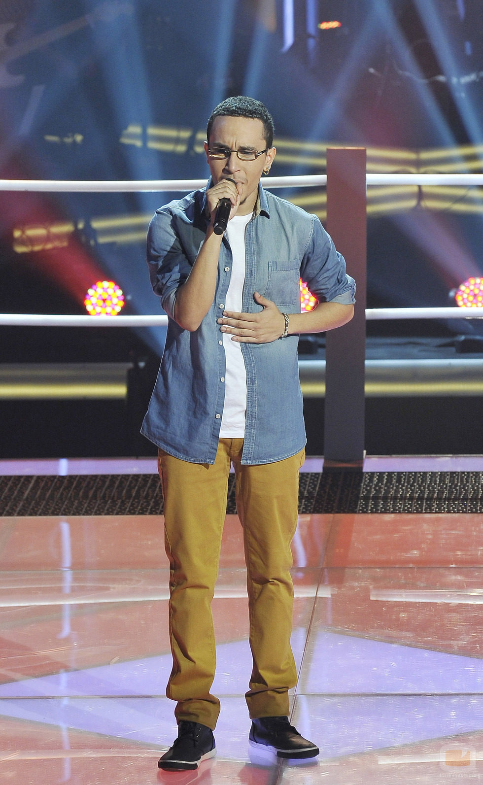 Alejandro Udó canta en "Las batallas" de 'La voz'