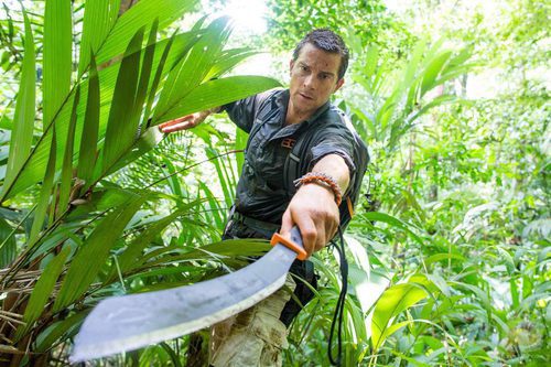 El aventurero Bear Grylls en la selva durante 'Escapar del infierno'